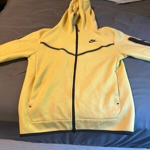 Selling a Nike tech for 60